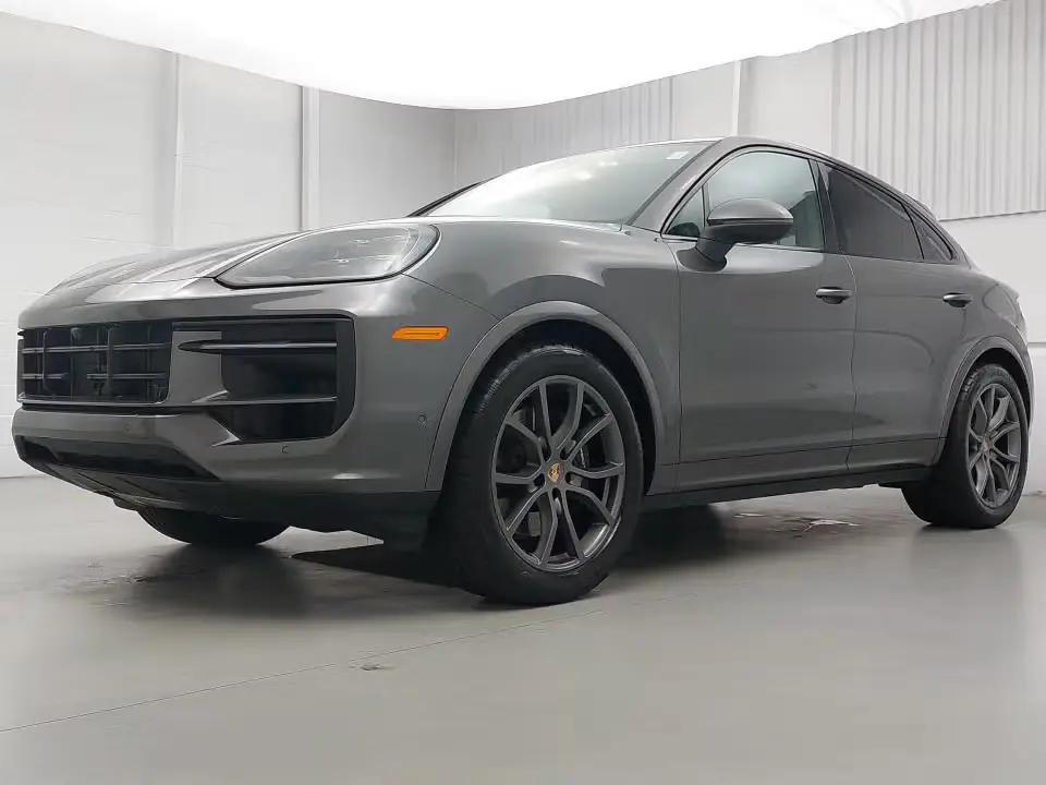 2026 Porsche Cayenne Base photo 3