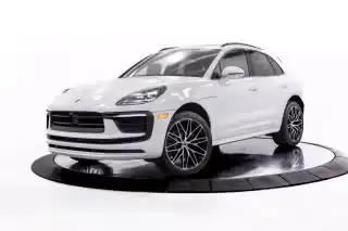 2026 Porsche Macan Base's photo