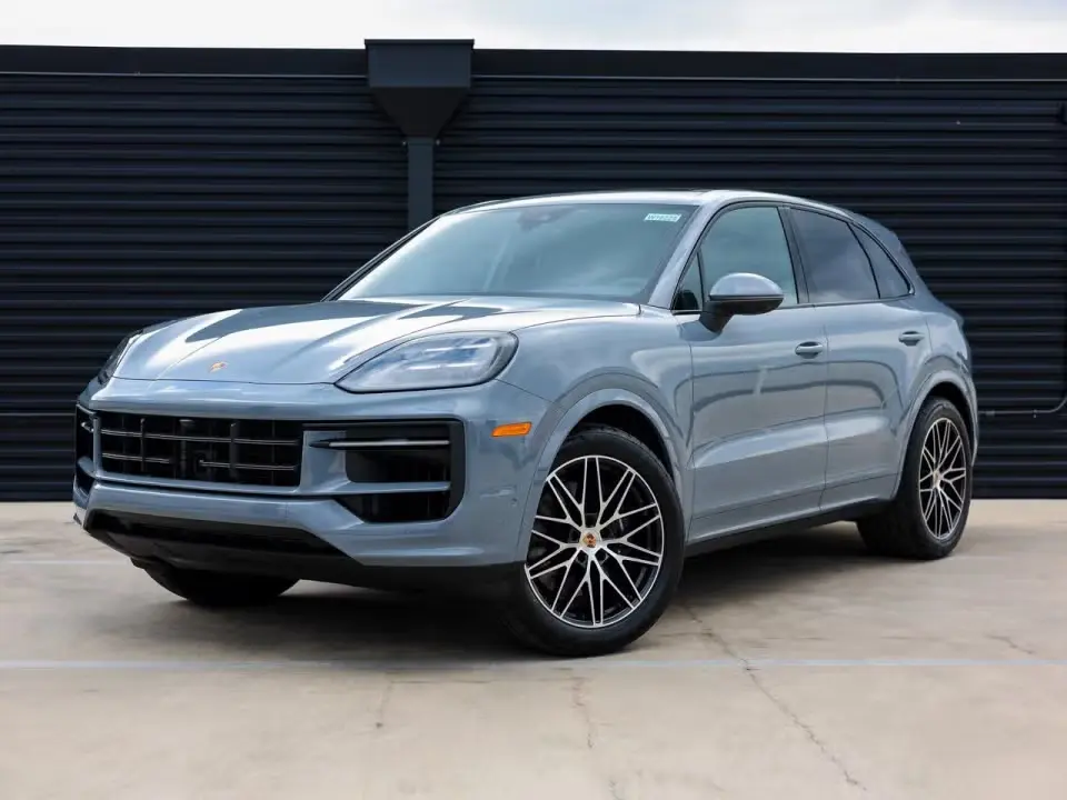 2026 Porsche Cayenne Base photo 3
