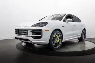 2025 Porsche Cayenne Turbo E-Hybrid's photo