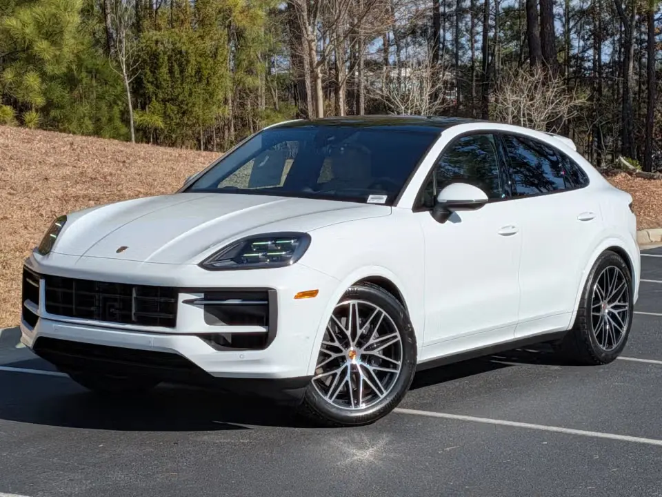 2026 Porsche Cayenne Base photo 3
