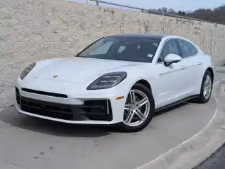 2025 Porsche Panamera 4's photo