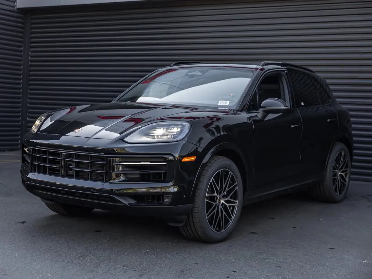 2026 Porsche Cayenne Base photo 4