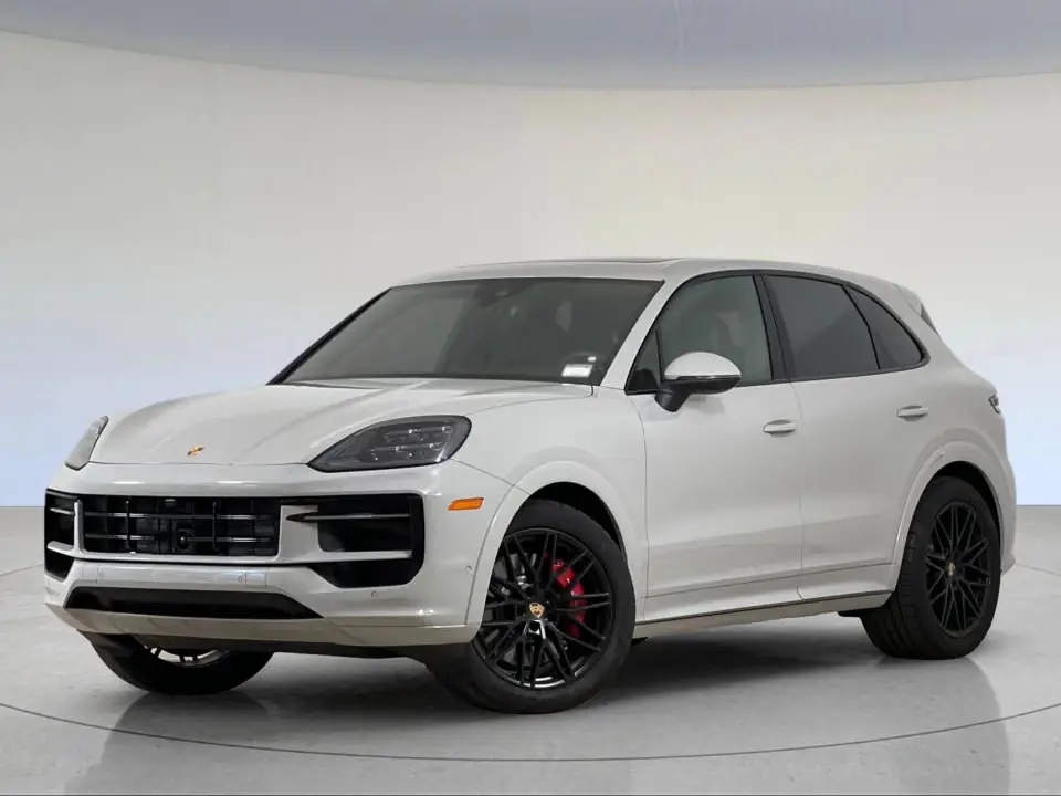 2026 Porsche Cayenne S photo 3