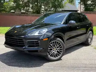 2023 Porsche Cayenne Platinum Edition's photo