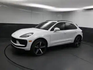 2026 Porsche Macan Base's photo