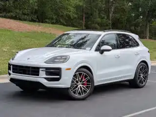 2026 Porsche Cayenne S's photo