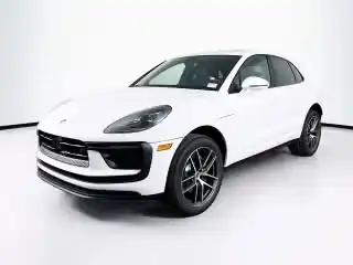 2026 Porsche Macan Base's photo