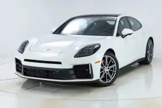 2025 Porsche Panamera 4's photo