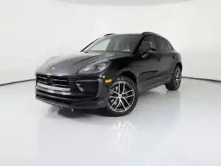 2026 Porsche Macan Base's photo