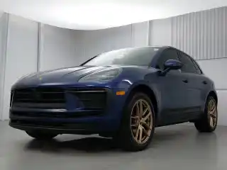 2026 Porsche Macan Base's photo