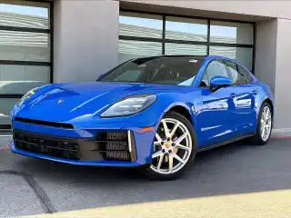 2025 Porsche Panamera 4's photo