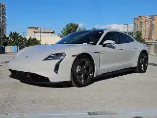 2025 Porsche Taycan Turbo's photo