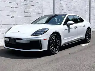 2025 Porsche Panamera 4's photo