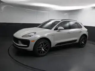 2026 Porsche Macan Base's photo