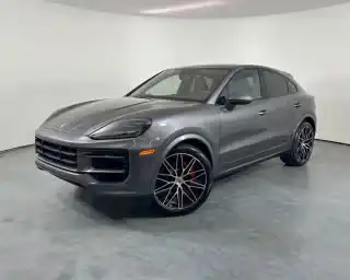 2024 Porsche Cayenne S's photo