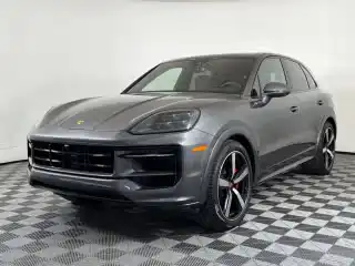 2024 Porsche Cayenne S's photo