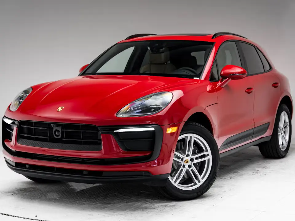 2026 Porsche Macan Base photo 3