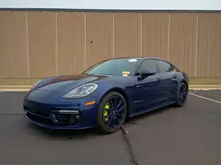 2023 Porsche Panamera 4 E-Hybrid Platinum Edition's photo
