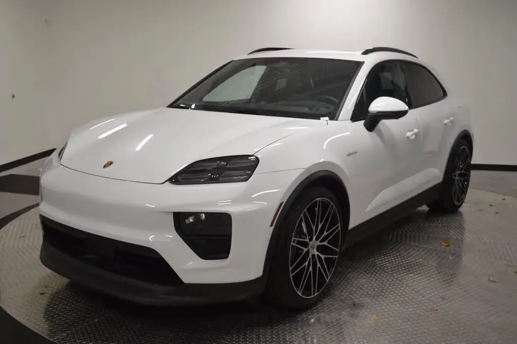 2025 Porsche Macan Macan 4S Electric photo 4