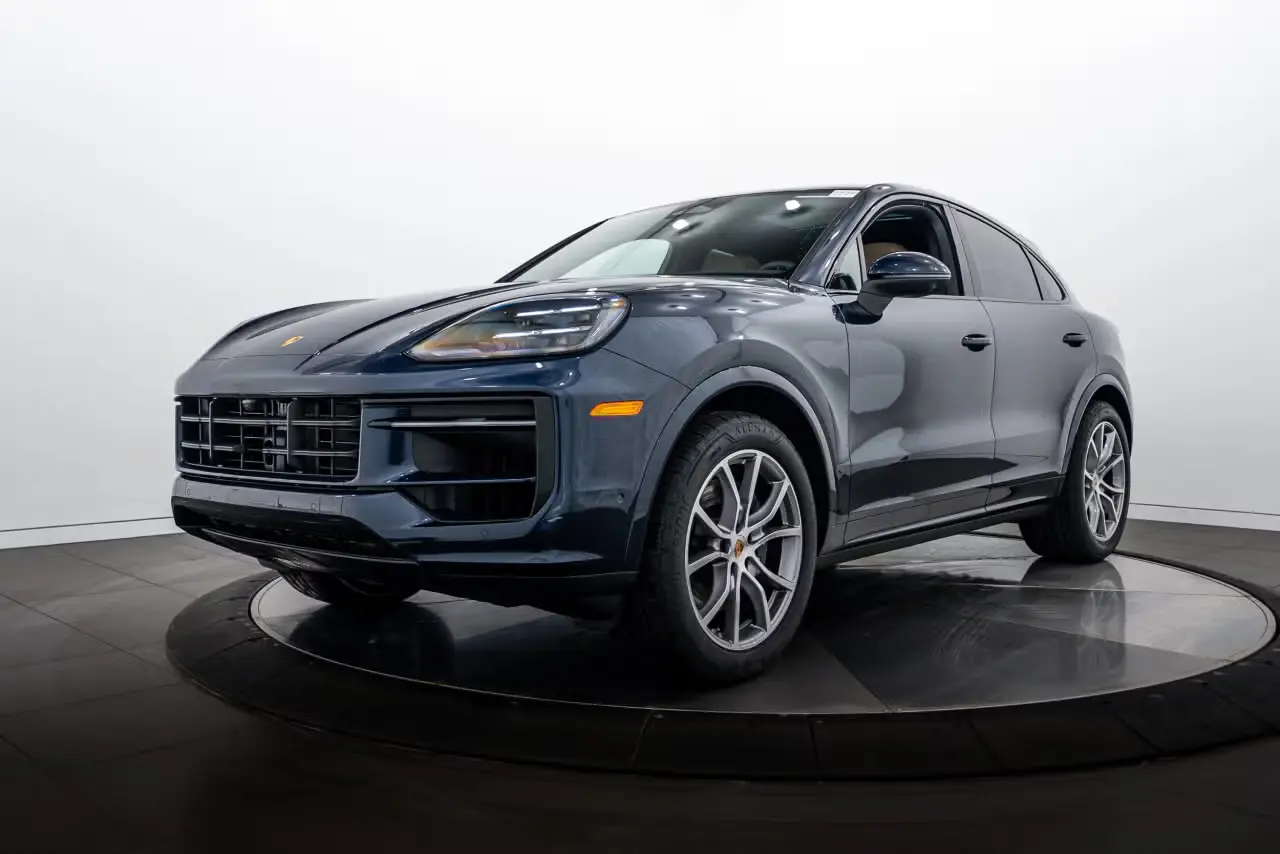 2026 Porsche Cayenne Base photo 4