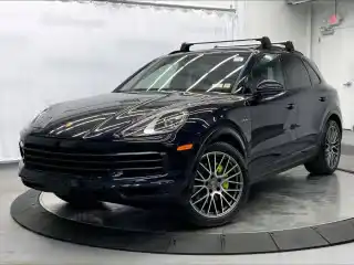 2023 Porsche Cayenne Platinum Edition E-Hybrid's photo