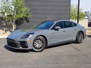 2025 Porsche Panamera 4's photo