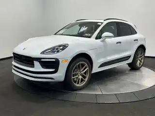 2025 Porsche Macan Base's photo