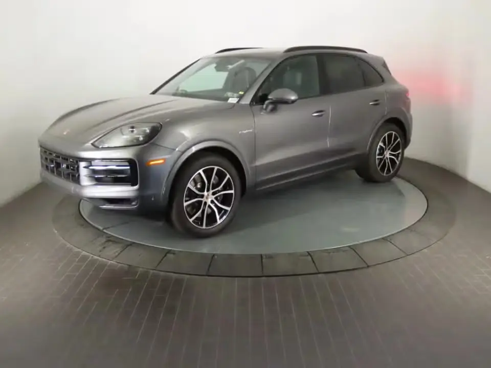 2026 Porsche Cayenne E-Hybrid photo 3