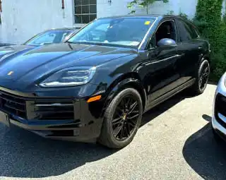 2024 Porsche Cayenne Base's photo