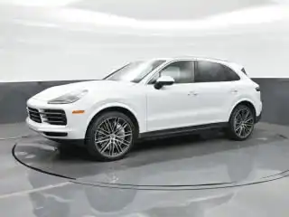 2022 Porsche Cayenne Base's photo