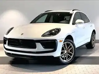 2026 Porsche Macan Base's photo