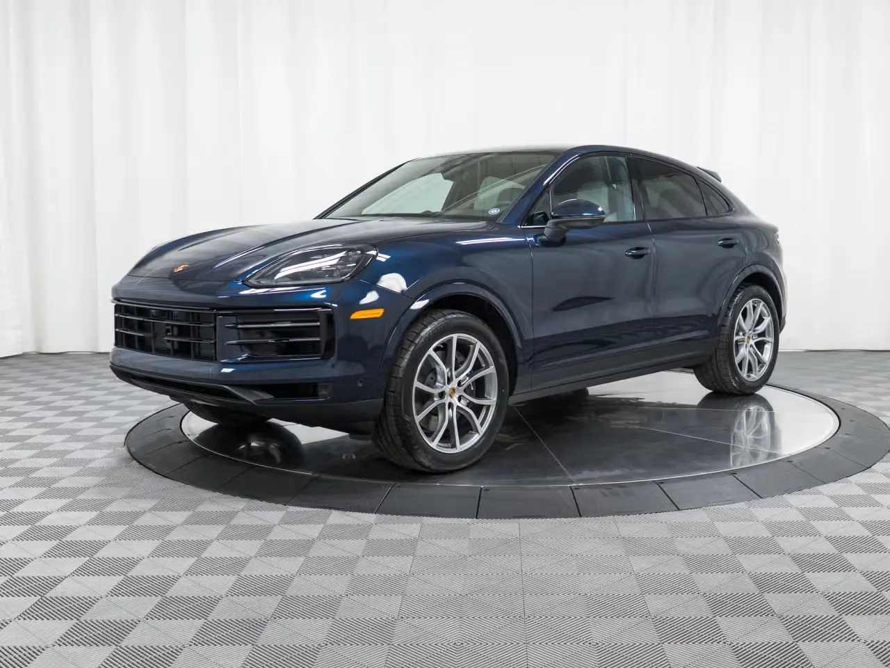 2026 Porsche Cayenne Base photo 4