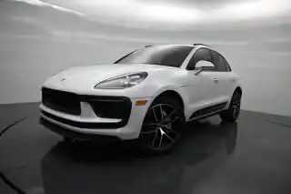 2025 Porsche Macan Base's photo