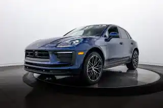 2026 Porsche Macan Base's photo