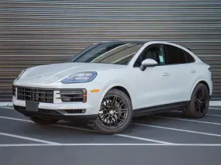 2026 Porsche Cayenne Base photo 5