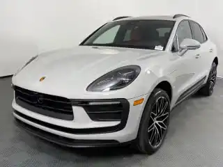 2026 Porsche Macan Base's photo