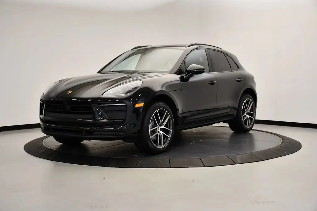 2026 Porsche Macan Base photo 4
