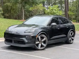 2025 Porsche Macan Macan 4 Electric's photo