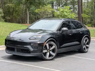 2025 Porsche Macan Macan 4 Electric photo 1