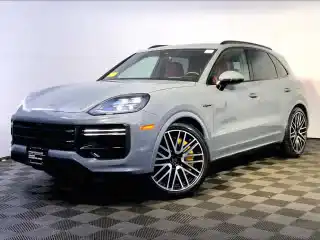 2025 Porsche Cayenne Turbo E-Hybrid's photo