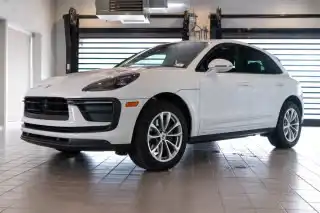 2026 Porsche Macan Base's photo