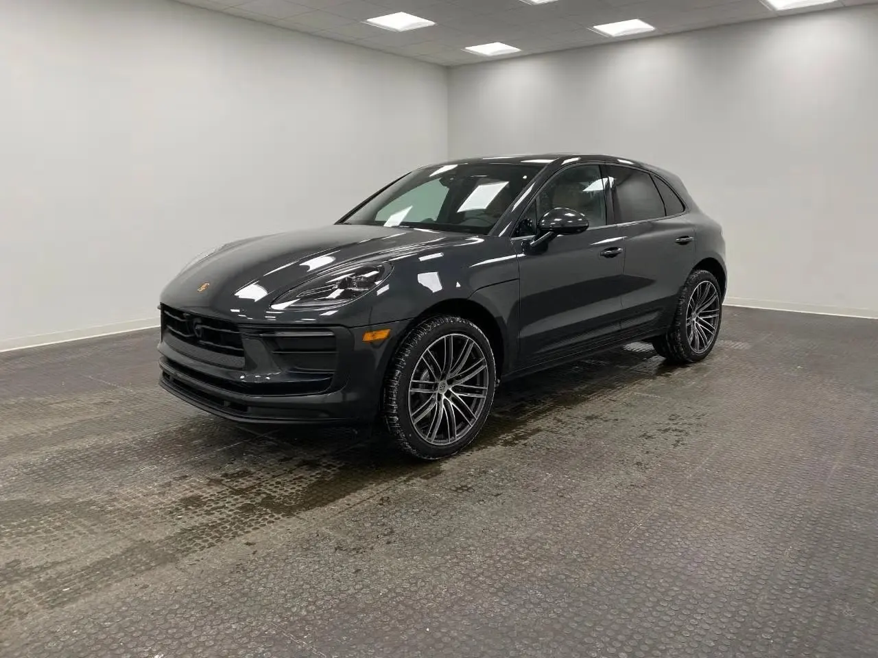 2026 Porsche Macan T photo 4
