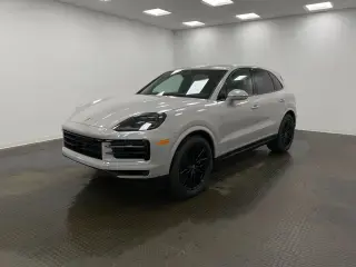 2026 Porsche Cayenne Base photo 5