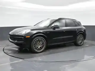 2023 Porsche Cayenne Platinum Edition E-Hybrid's photo