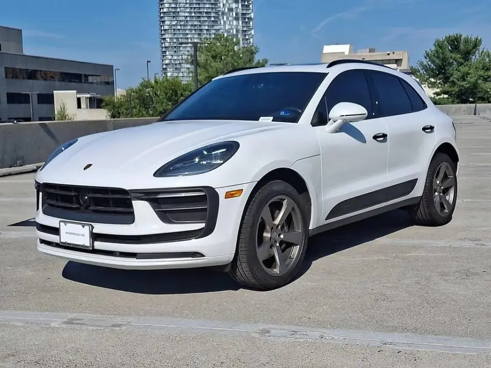 2023 Porsche Macan T photo 3