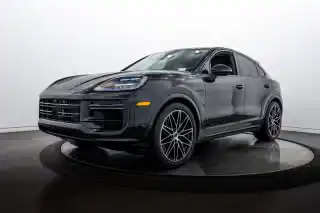 2026 Porsche Cayenne Turbo E-Hybrid's photo