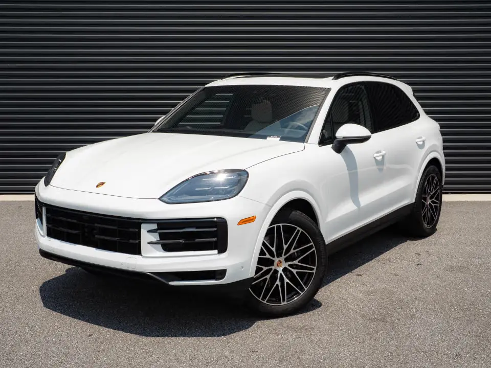 2026 Porsche Cayenne Base photo 3