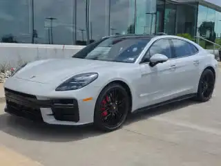 2025 Porsche Panamera GTS's photo