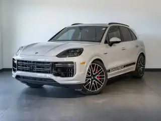 2025 Porsche Cayenne Turbo E-Hybrid's photo